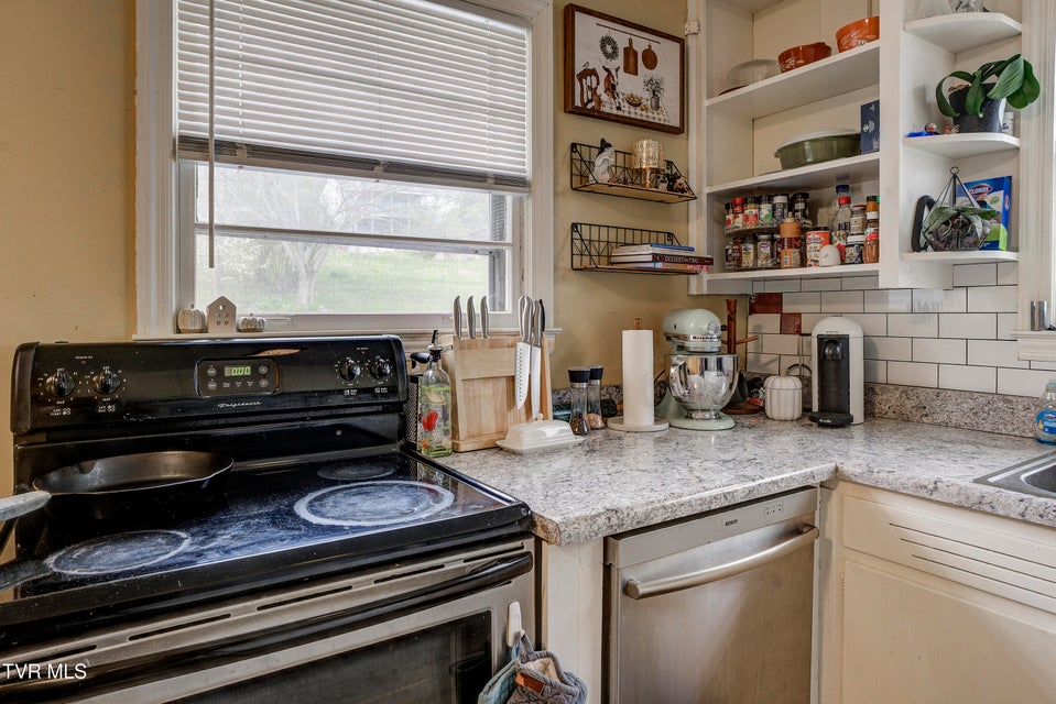 Photo #15: 307 Walker Street