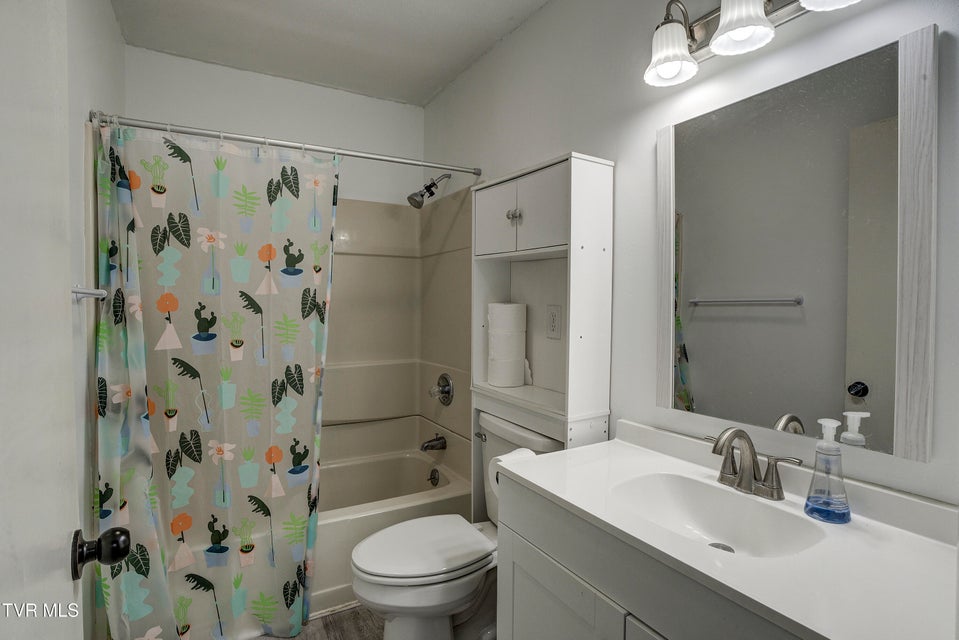 Photo #19: 307 Walker Street