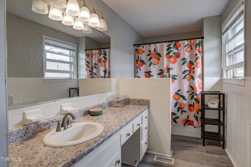 Photo #25: 307 Walker Street