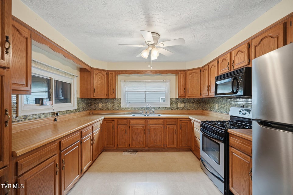 Photo #11: 1333 Dante Road