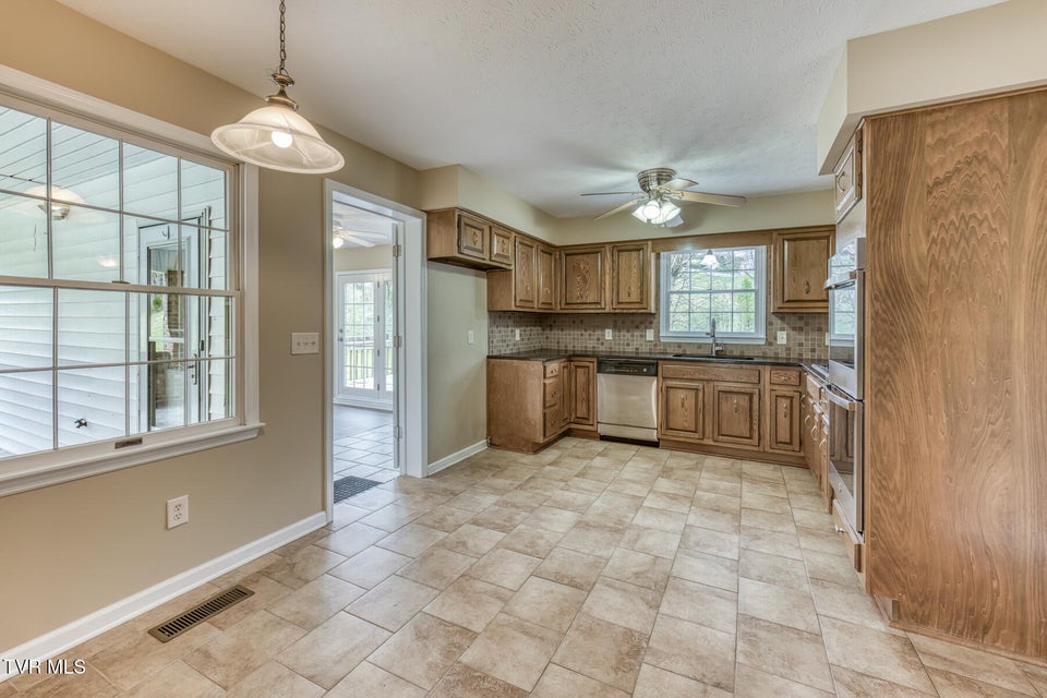 Photo #23: 5509 Memorial Boulevard