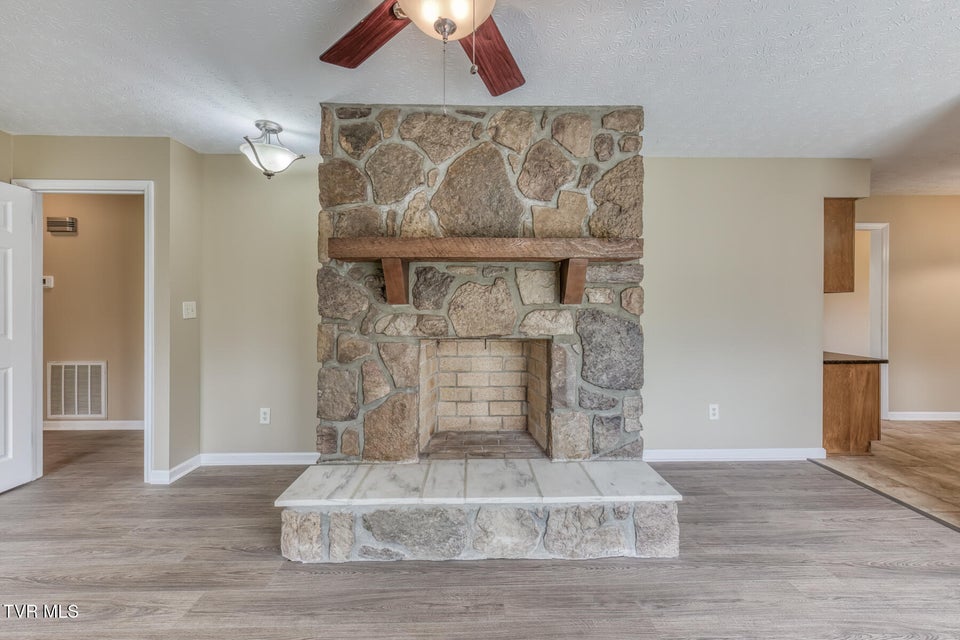 Photo #32: 5509 Memorial Boulevard