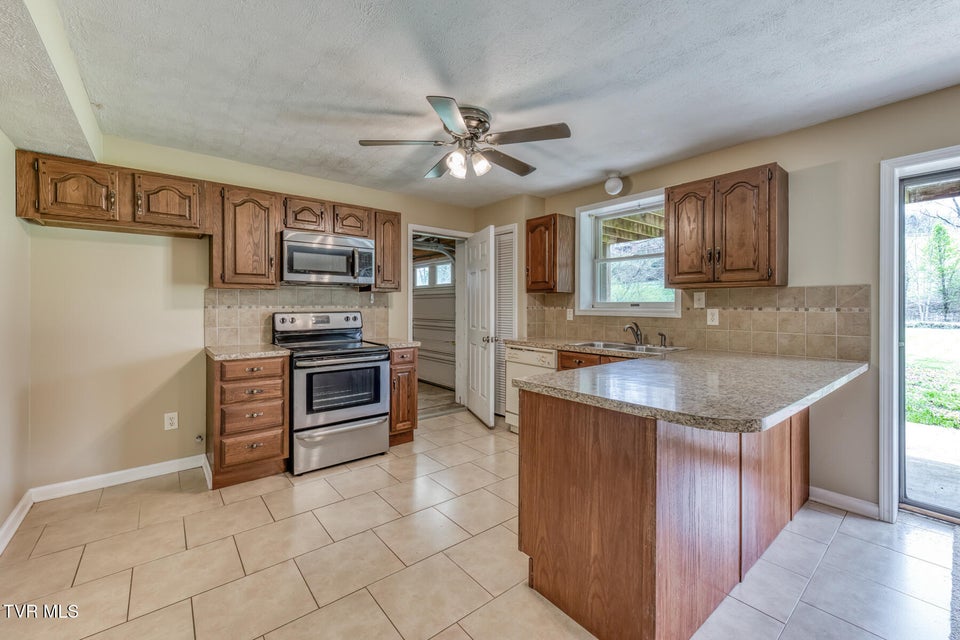 Photo #54: 5509 Memorial Boulevard