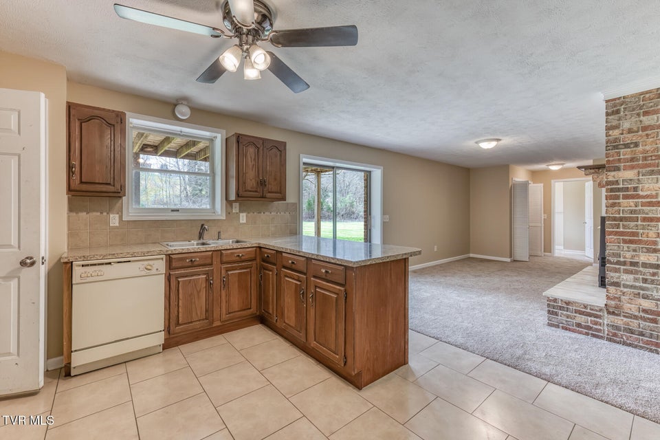 Photo #55: 5509 Memorial Boulevard