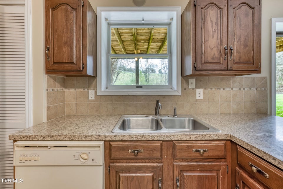 Photo #57: 5509 Memorial Boulevard