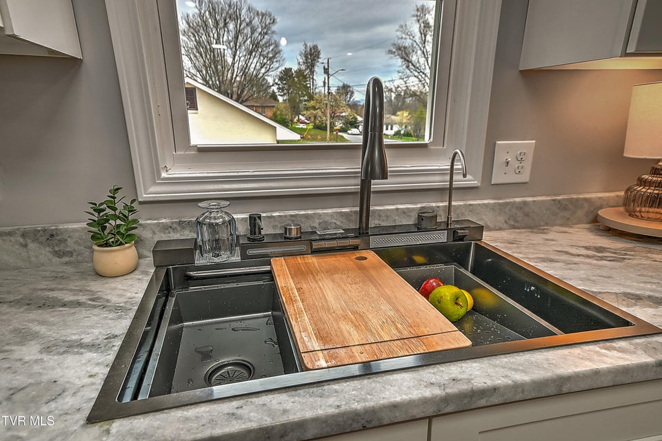 Photo #11: 1002 Lincoln Avenue