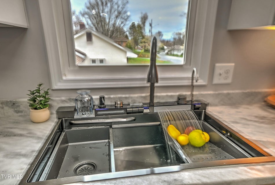 Photo #12: 1002 Lincoln Avenue