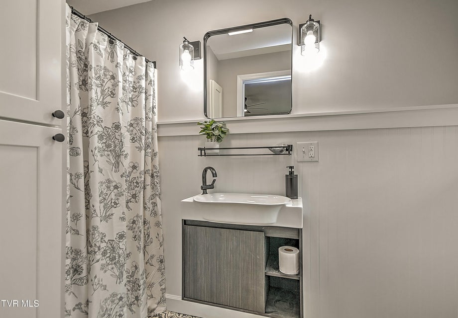 Photo #22: 1002 Lincoln Avenue