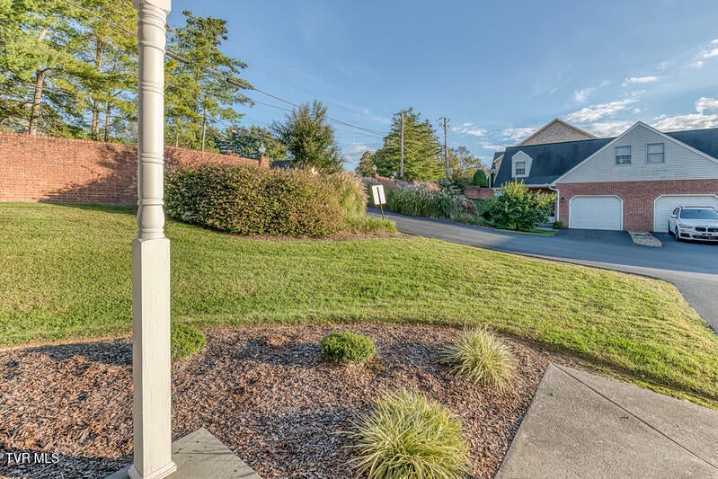 Photo #4: 1725 Lakeview Drive