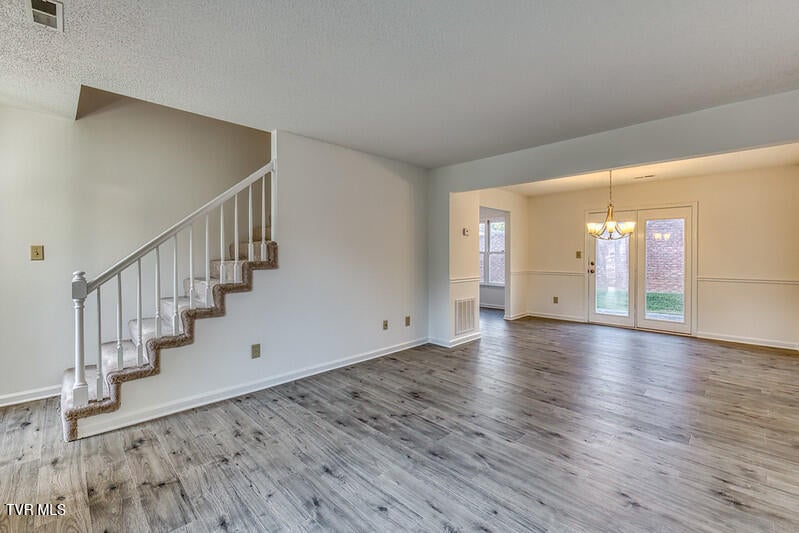 Photo #6: 1725 Lakeview Drive