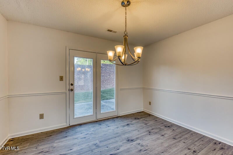 Photo #8: 1725 Lakeview Drive