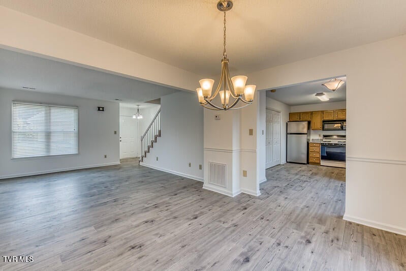 Photo #9: 1725 Lakeview Drive