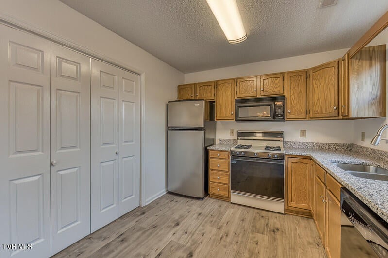 Photo #12: 1725 Lakeview Drive