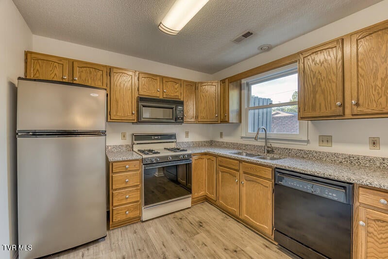 Photo #13: 1725 Lakeview Drive