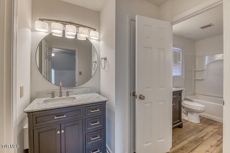 Photo #23: 1725 Lakeview Drive