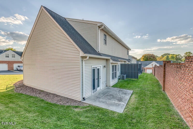 Photo #28: 1725 Lakeview Drive