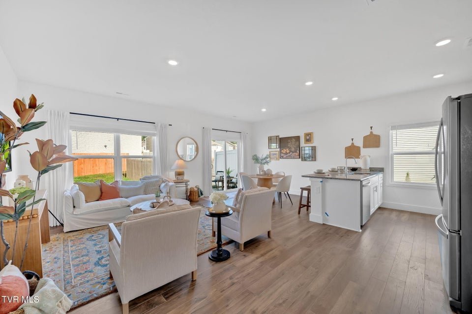 Photo #7: 1198 Wenna Way 