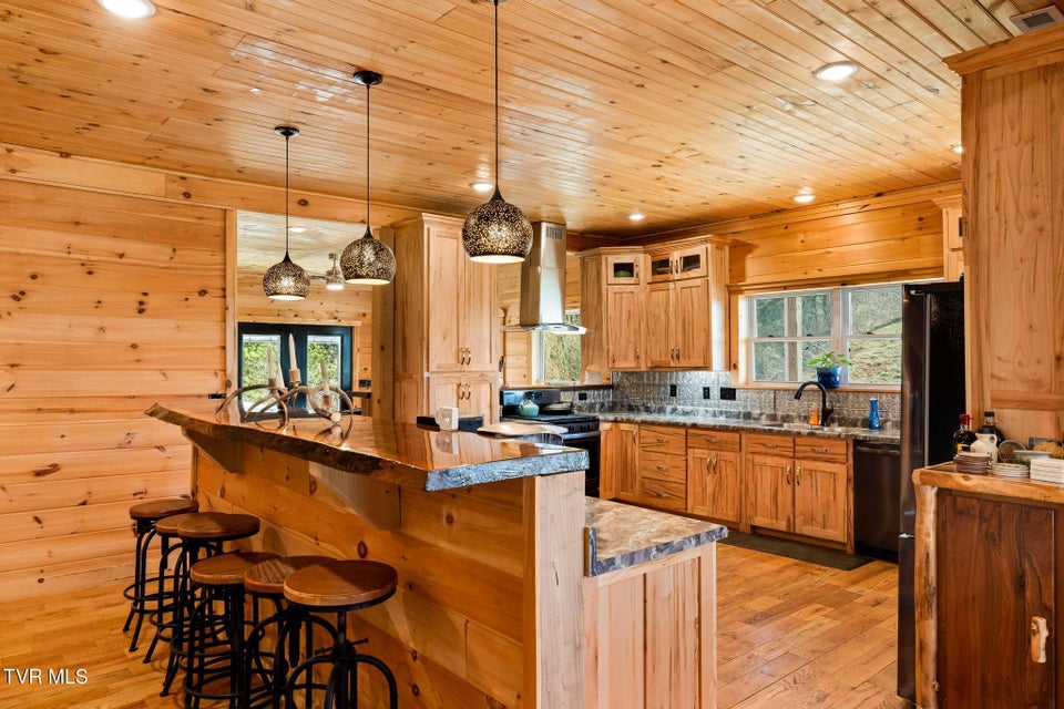 Photo #40: 533 Robinson Hollow Lane