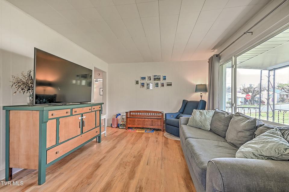 Photo #4: 1017 Harding Avenue