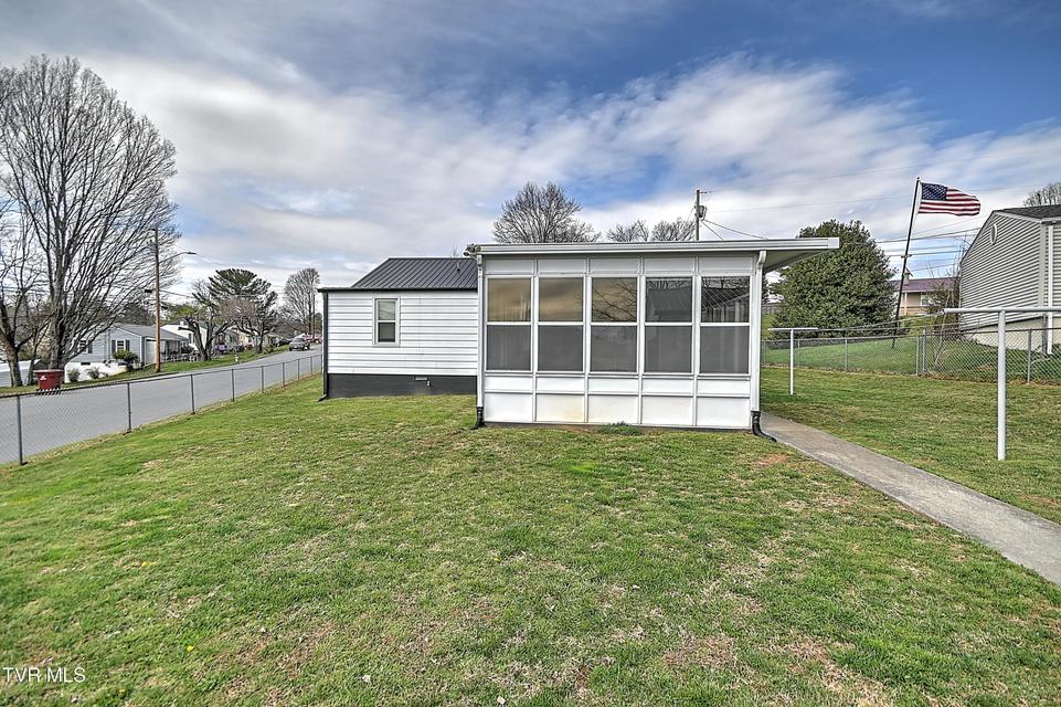 Photo #28: 1017 Harding Avenue