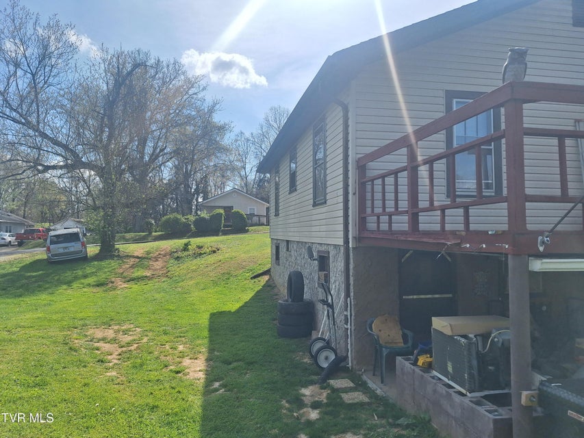 Photo #8: 916 Pine Grove Avenue