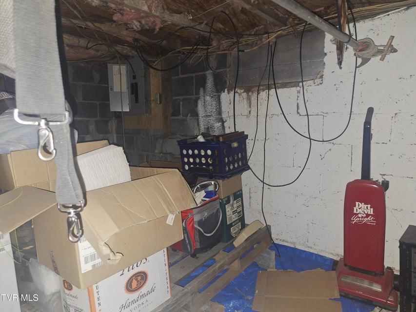 Photo #33: 916 Pine Grove Avenue