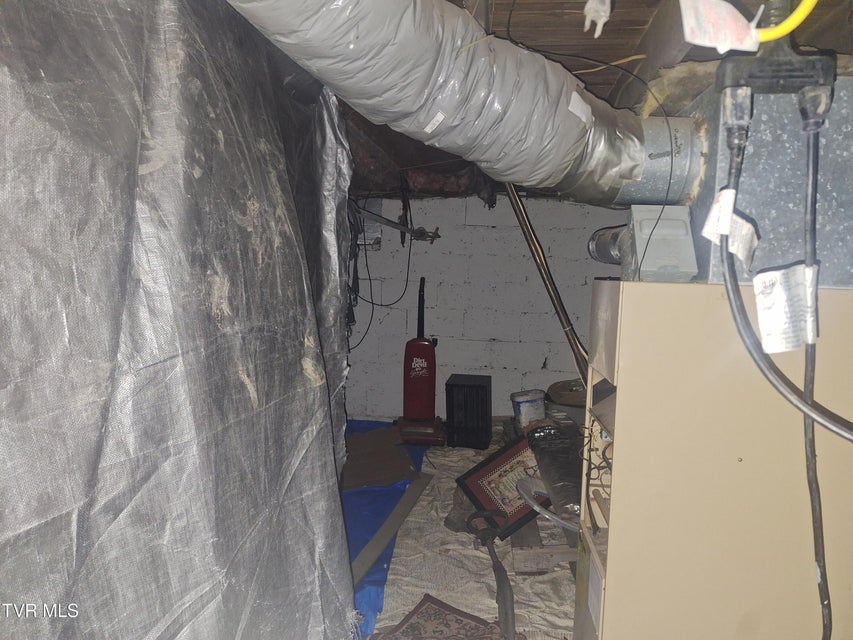 Photo #34: 916 Pine Grove Avenue