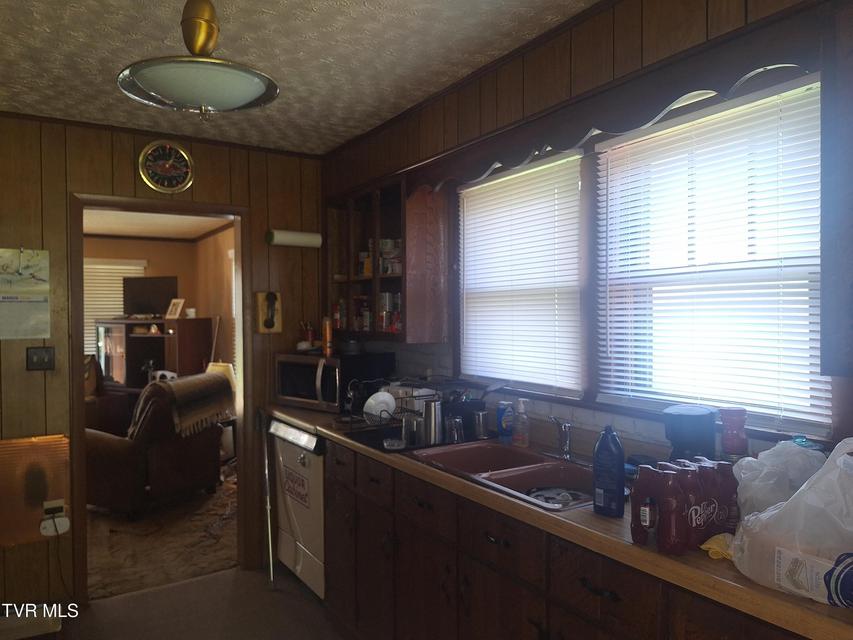 Photo #15: 916 Pine Grove Avenue