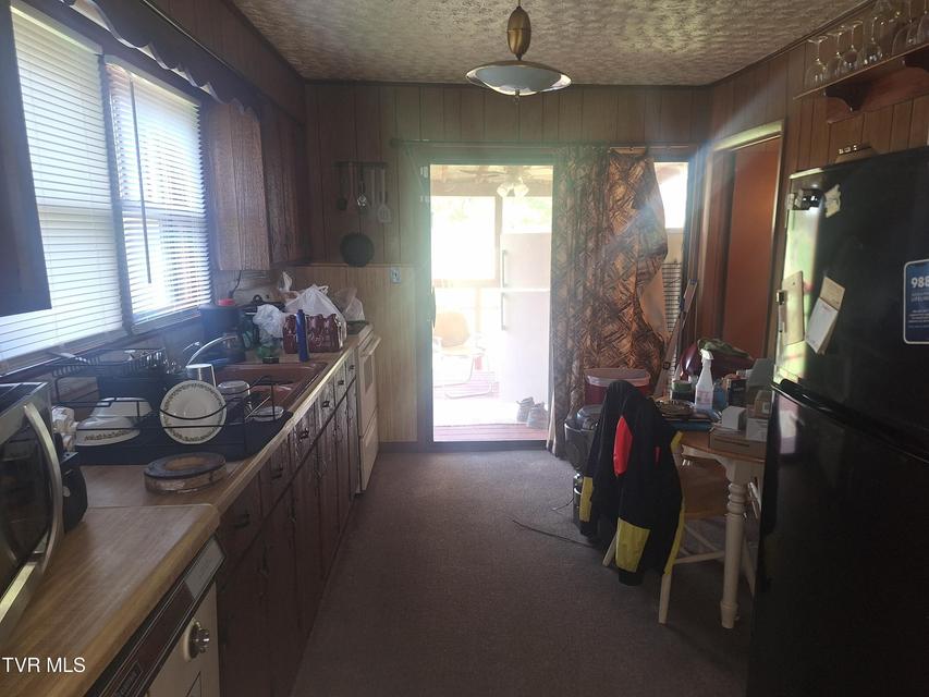 Photo #16: 916 Pine Grove Avenue