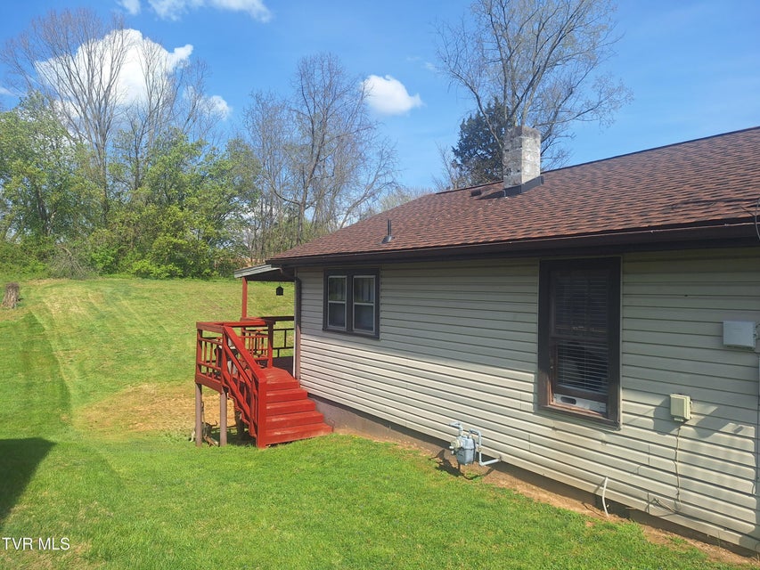 Photo #5: 916 Pine Grove Avenue