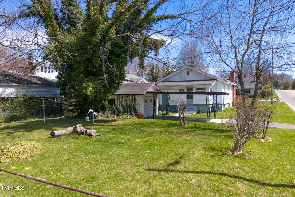 Photo #7: 922 Tremont Avenue