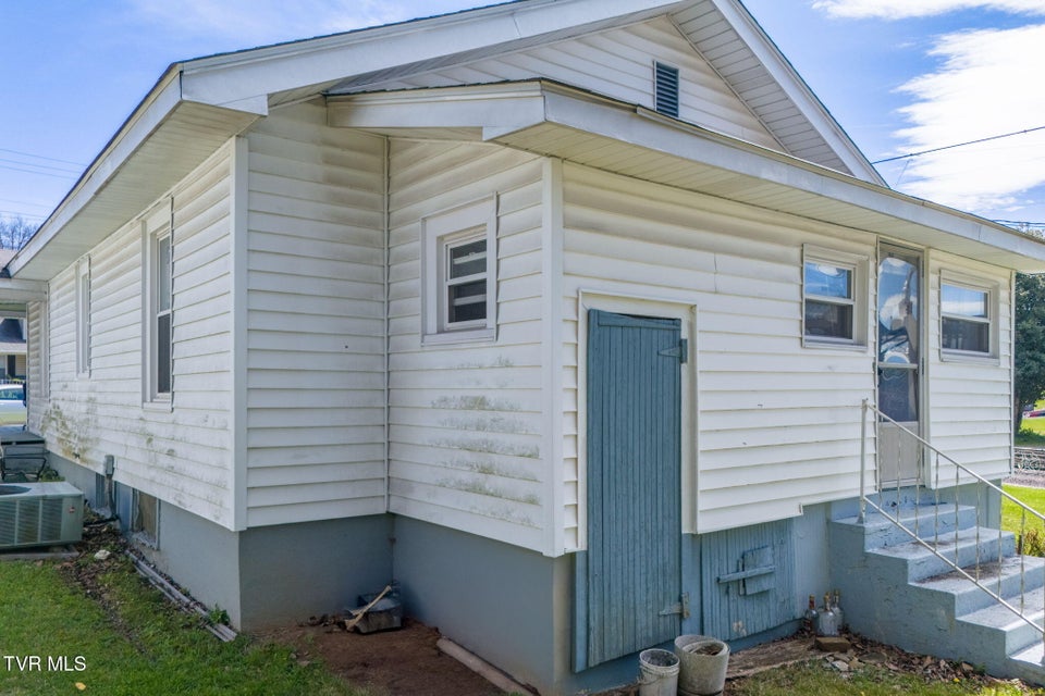 Photo #9: 922 Tremont Avenue