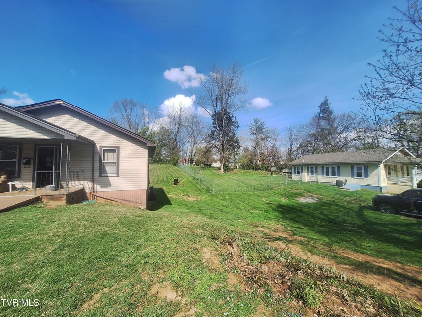 Photo #4: 916 Pine Grove Avenue