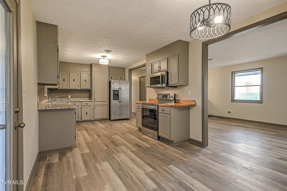 Photo #13: 148 Whitehills Road