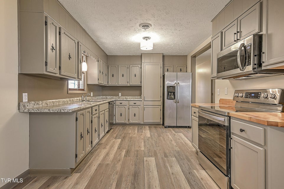 Photo #15: 148 Whitehills Road