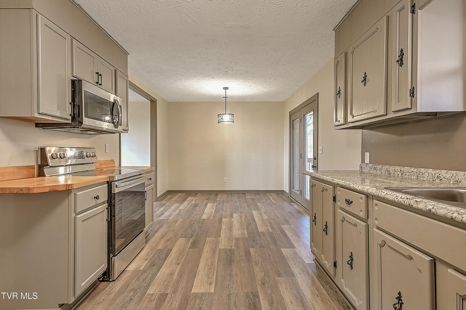 Photo #18: 148 Whitehills Road