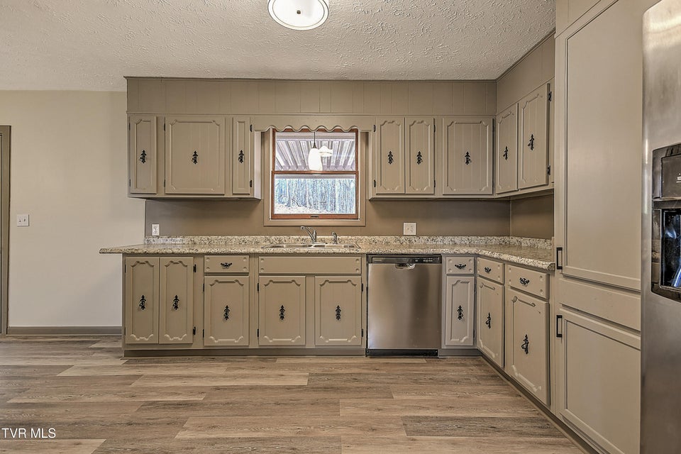 Photo #19: 148 Whitehills Road