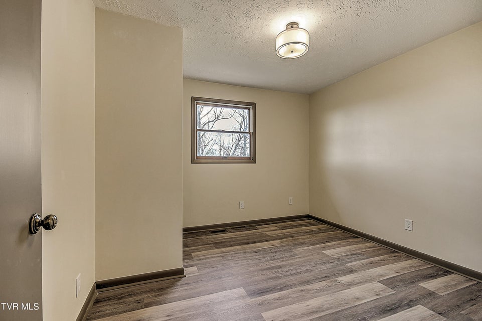 Photo #32: 148 Whitehills Road