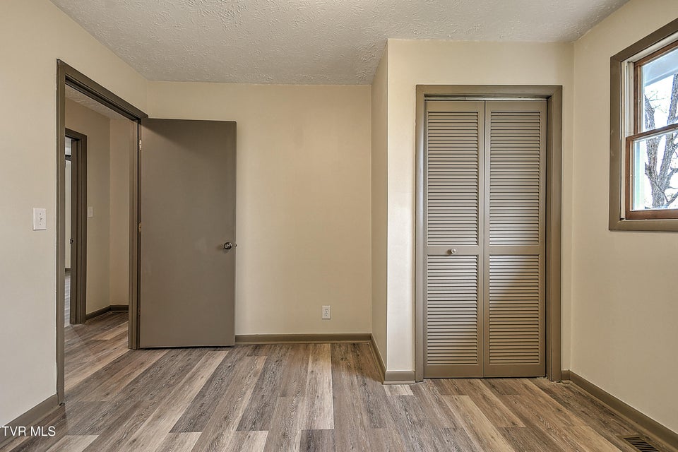 Photo #33: 148 Whitehills Road