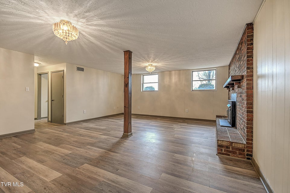 Photo #36: 148 Whitehills Road