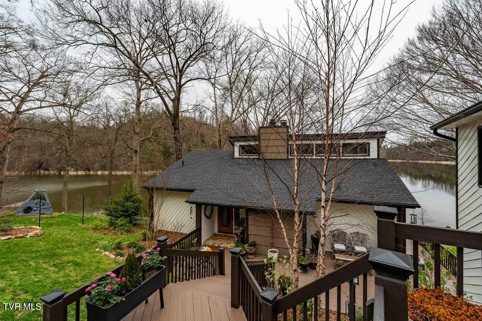 Photo #2: 487 Lakeshore Road