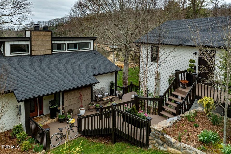 Photo #4: 487 Lakeshore Road