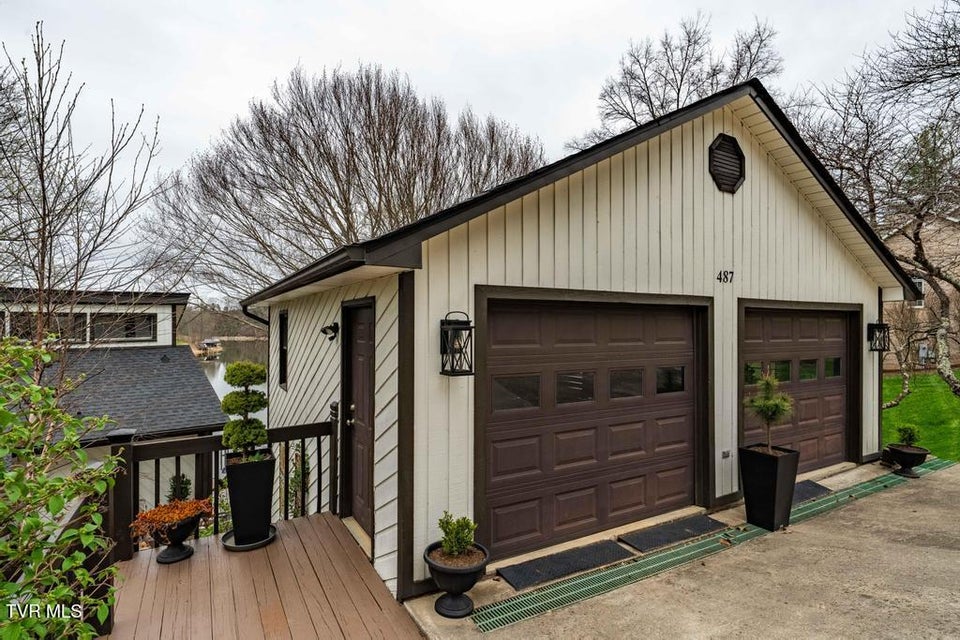 Photo #5: 487 Lakeshore Road