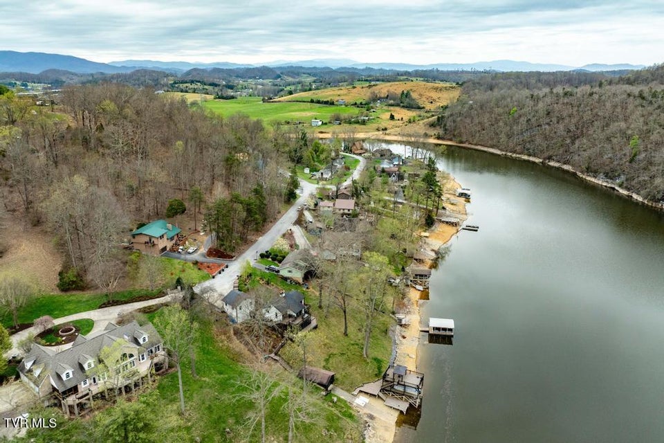 Photo #15: 487 Lakeshore Road