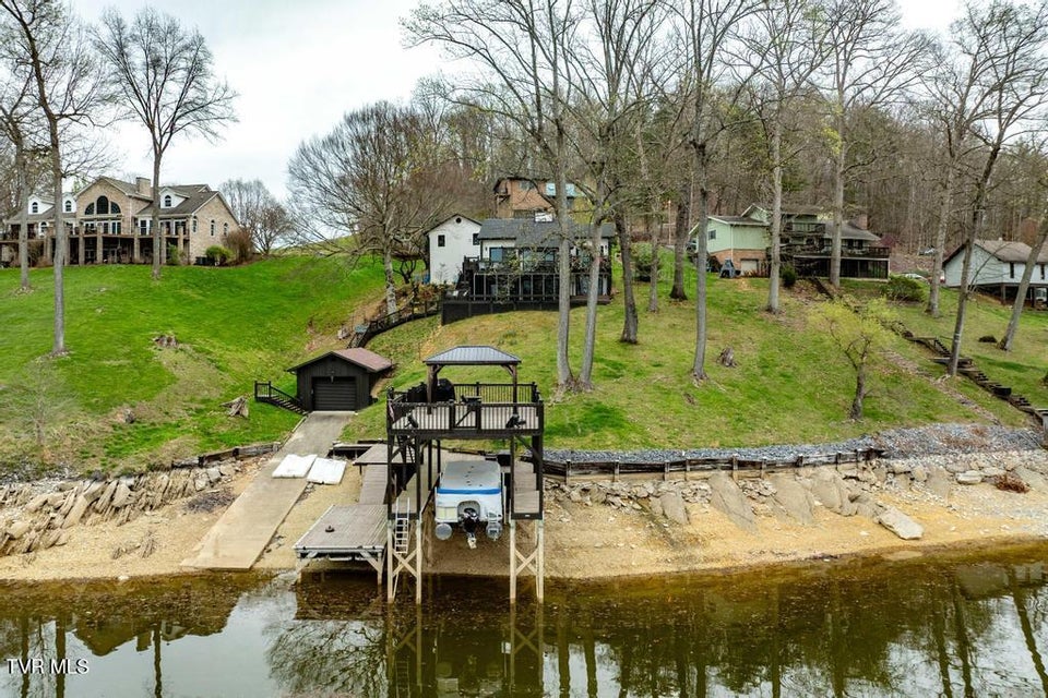 Photo #17: 487 Lakeshore Road