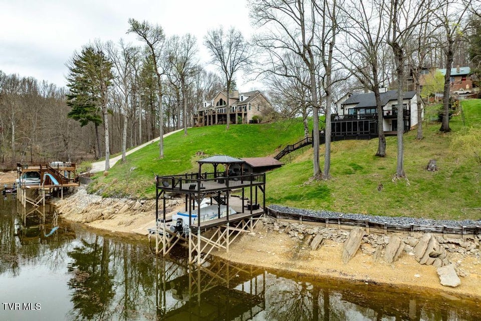 Photo #18: 487 Lakeshore Road