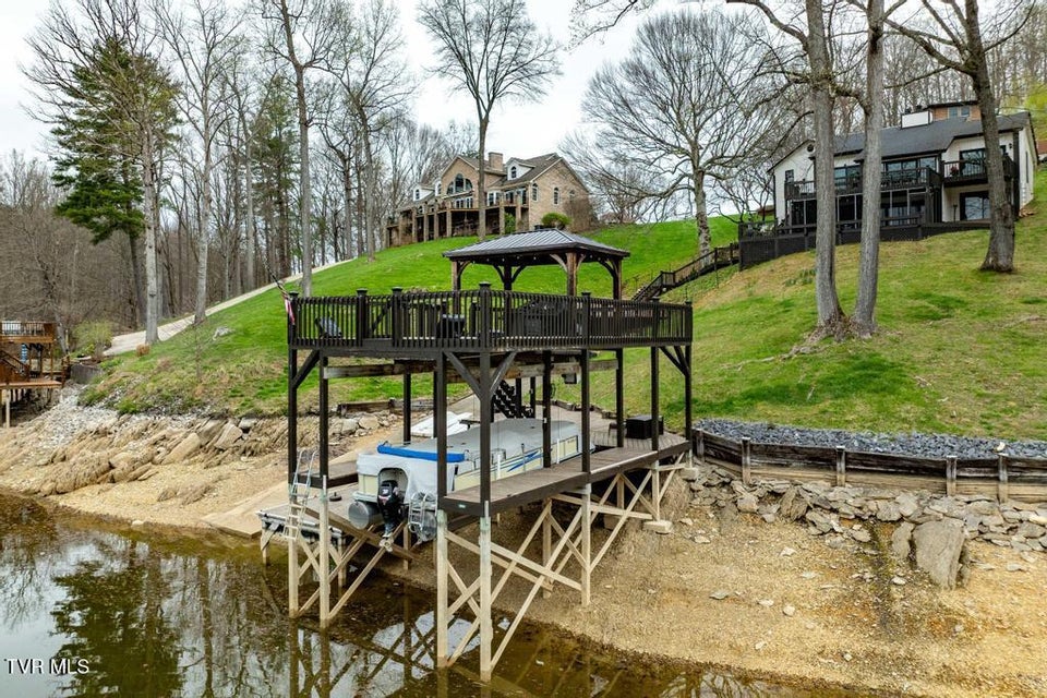 Photo #19: 487 Lakeshore Road