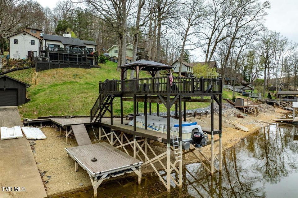 Photo #20: 487 Lakeshore Road