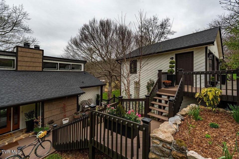 Photo #22: 487 Lakeshore Road