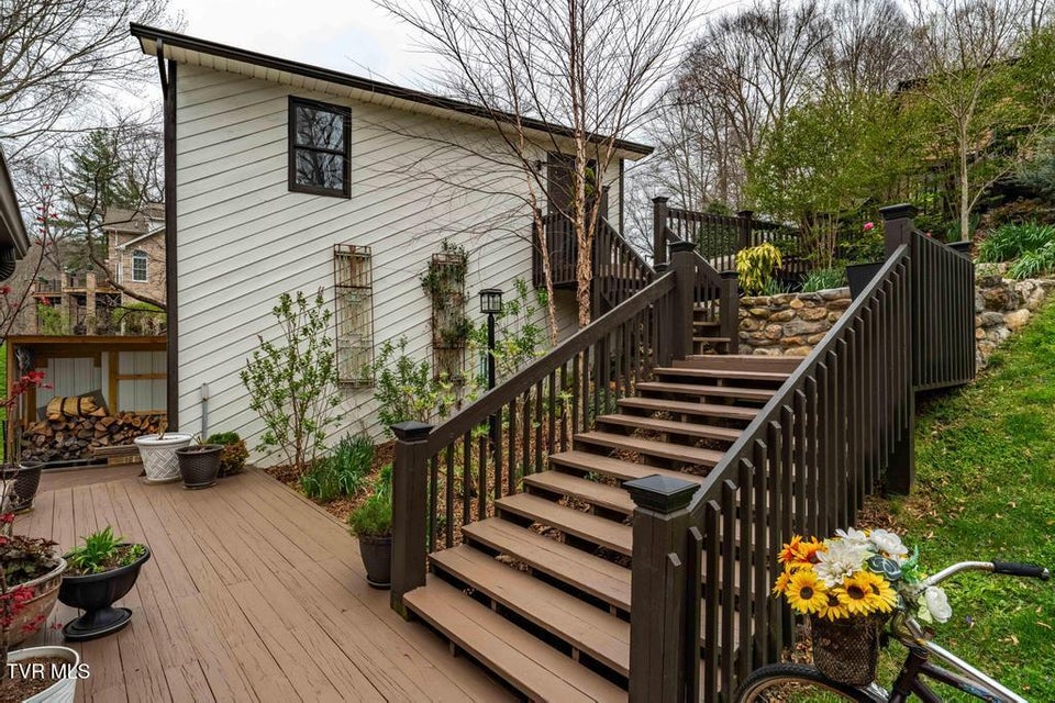 Photo #25: 487 Lakeshore Road